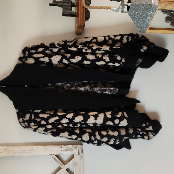 Kori America Women's Animal Print Black & Tan Cardigan M/L - Picture 1 of 5